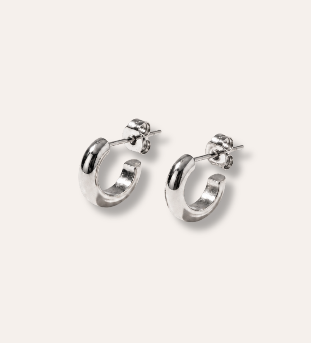 Rizo Classic Hoops 10 mm örhängen i silver med rundad form