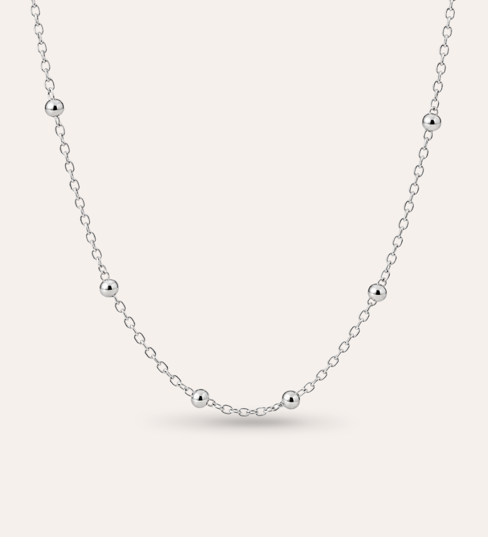 Rizo Dew Drops Necklace i silver med små polerade kulor längs kedjan