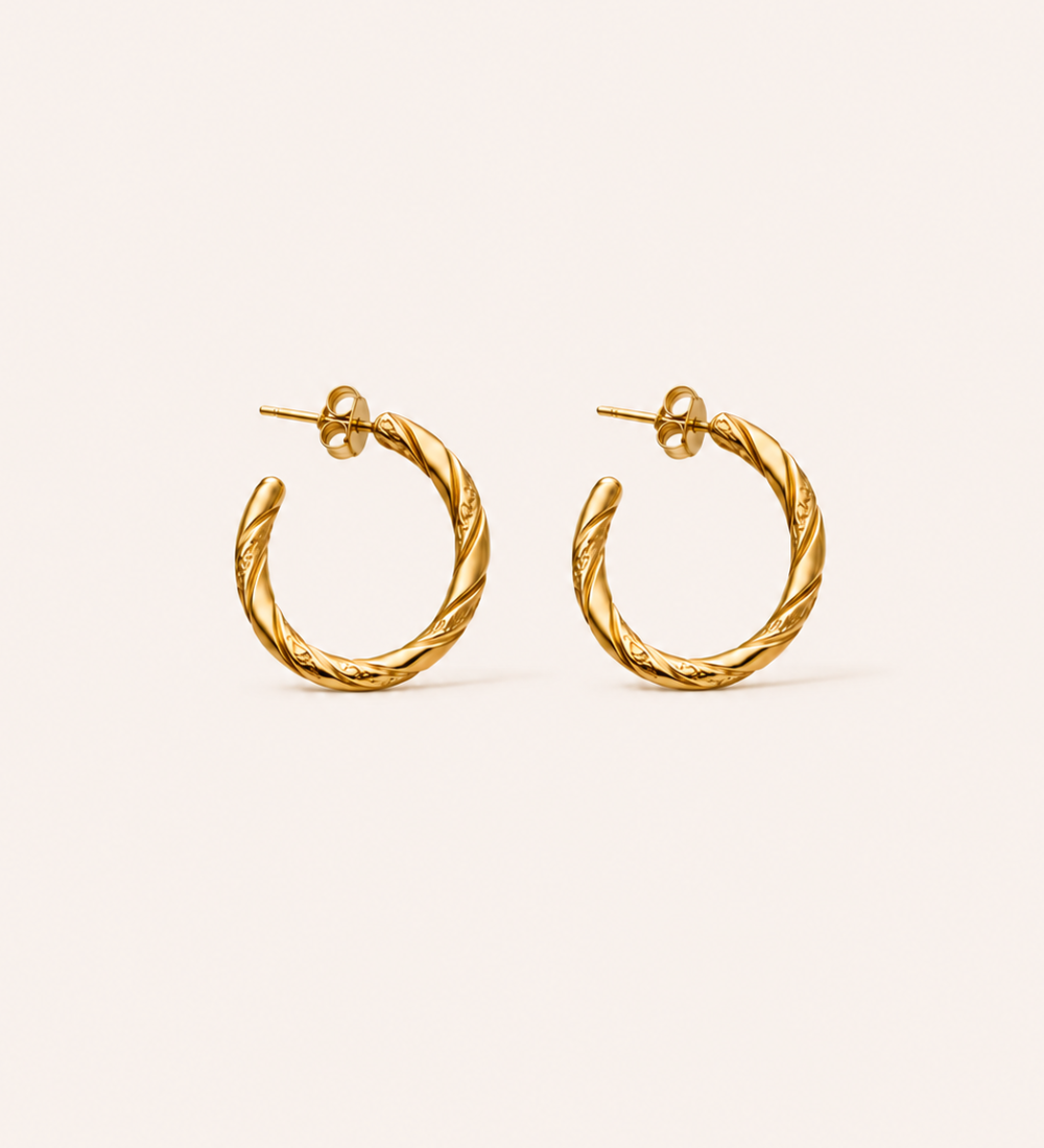 Rizo Twisted Hoops 30 mm örhängen med tvinnad design i guldbeläggning
