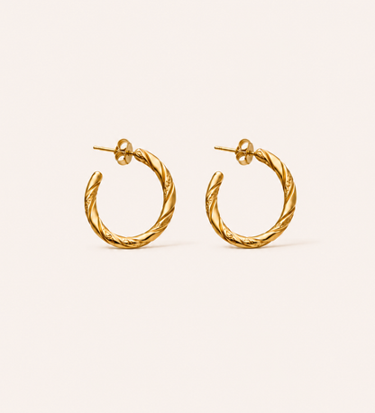 Rizo Twisted Hoops 30 mm örhängen med tvinnad design i guldbeläggning