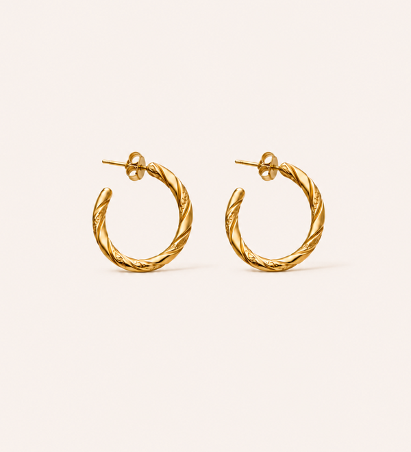 Rizo Twisted Hoops 30 mm örhängen med tvinnad design i guldbeläggning